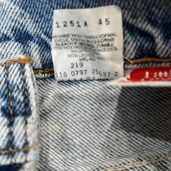 Levi 550 unisex Relaxed fit shorts with fringes!  Size 6 , Great condition - Picture 3 of 5